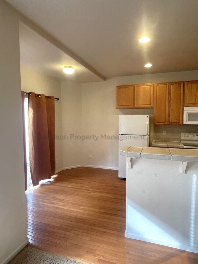 Building Photo - Great 3-Bedroom Townhouse in Southeast Colorado Springs
