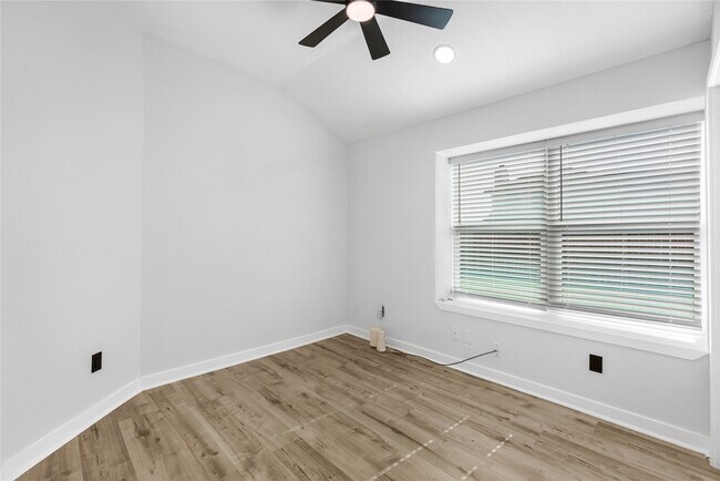 Building Photo - 18503 Willow Moss Dr