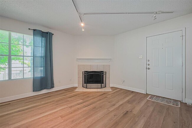 Building Photo - 2750 Holly Hall St