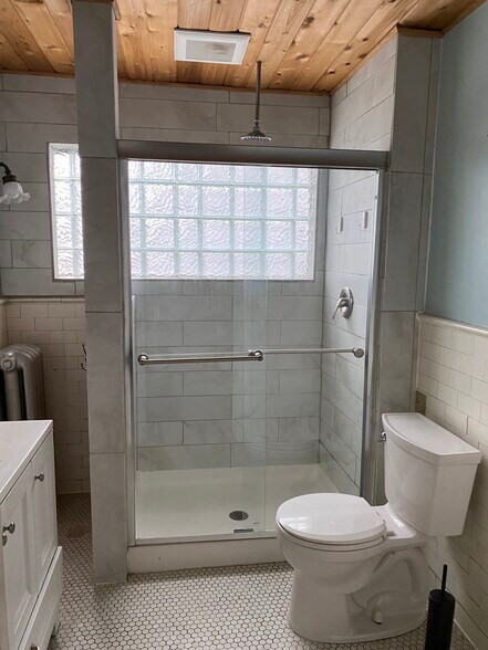 bathroom - 839 McKinley Pky