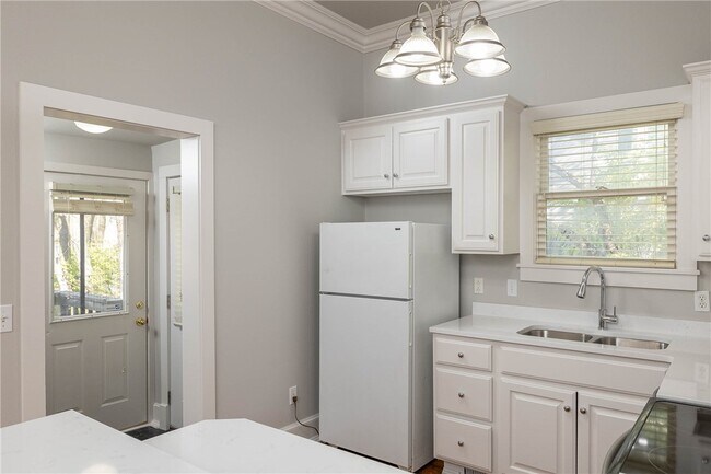 Building Photo - 349 Rollston Ave