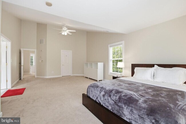 Building Photo - 3826 Elmwood Towne Way