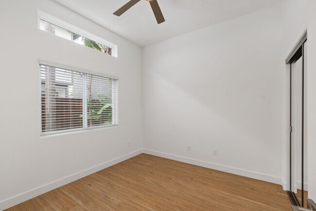 Building Photo - Luxurious Coastal Retreat with Stunning Oc...