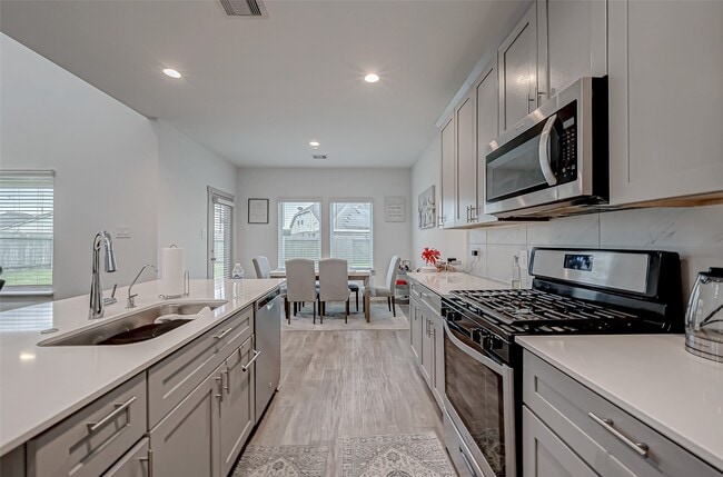 Building Photo - 6850 Amber Clf Ln