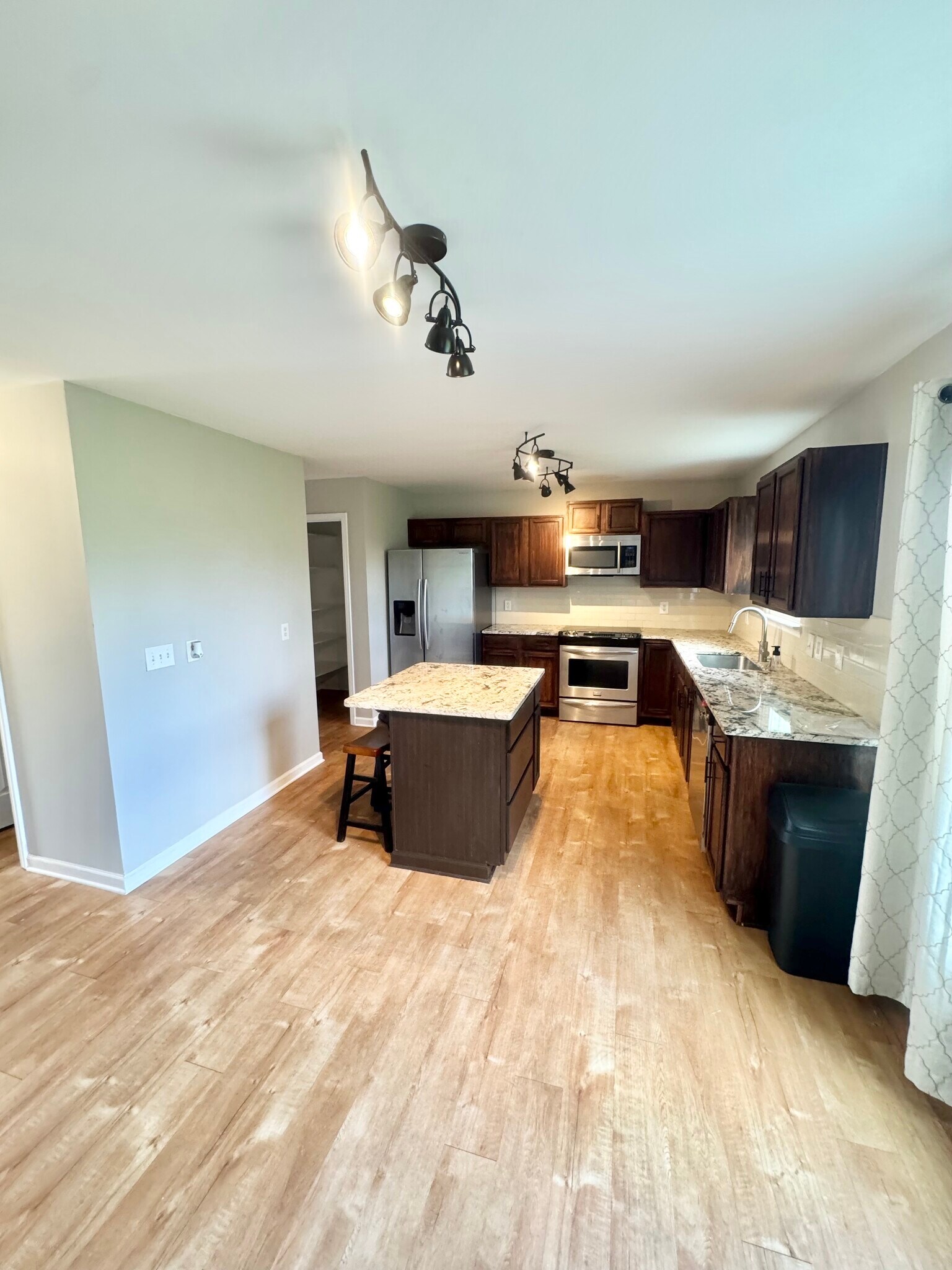 Building Photo - 4017 Cadence Dr