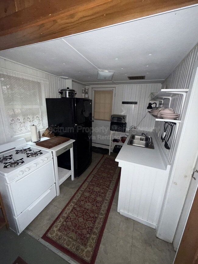 Building Photo - 115 Pinewoods Trail