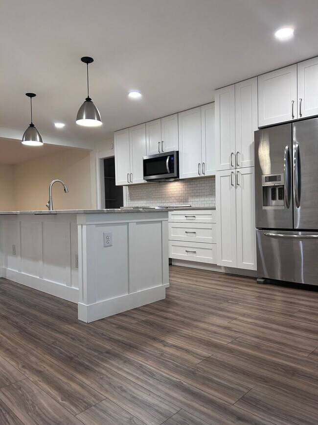 Building Photo - Southhill Duplex