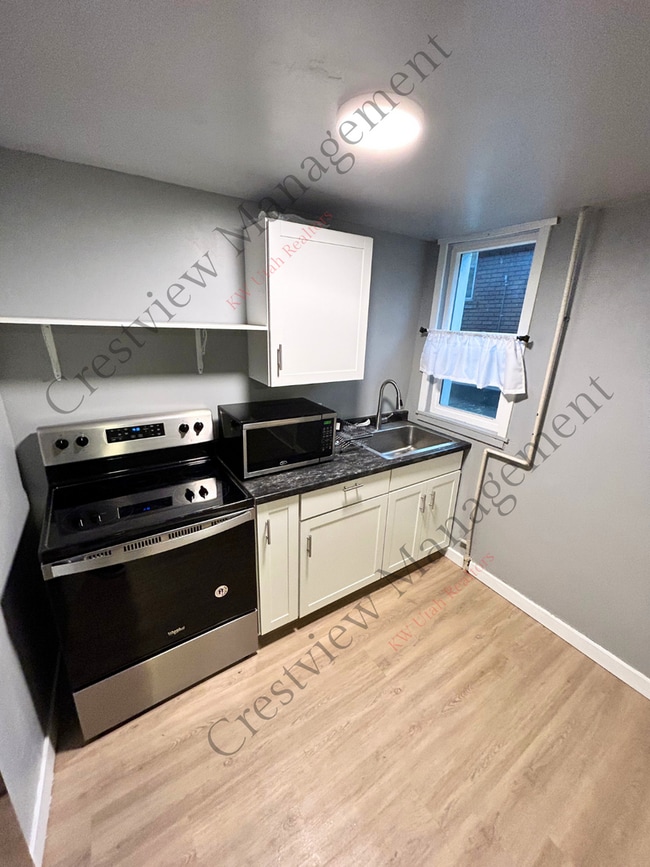Building Photo - 1168 E 800 S