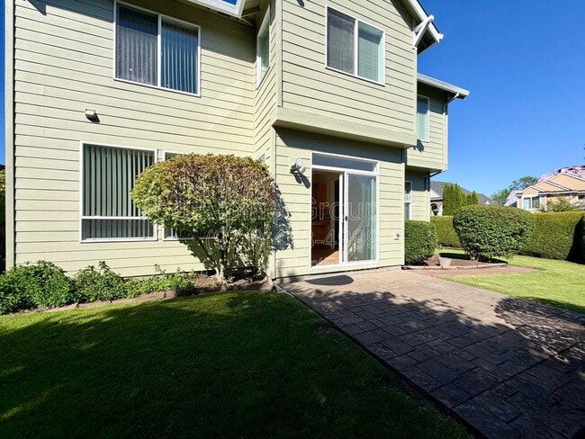 Building Photo - 351 NW Kotrik Pl