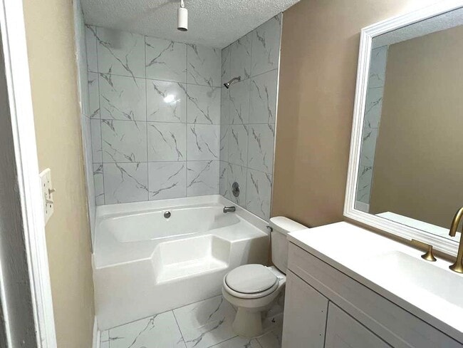 Building Photo - 7941 Creekstone Way