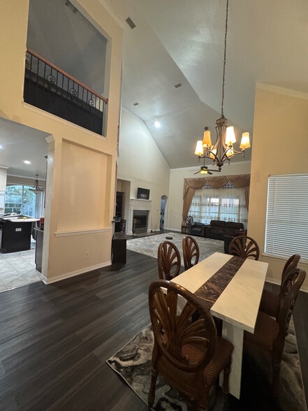 Building Photo - Room in House on Rodeo Ct