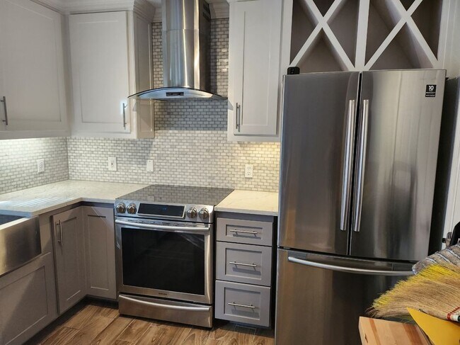 Building Photo - 1802 N Prairie Ave