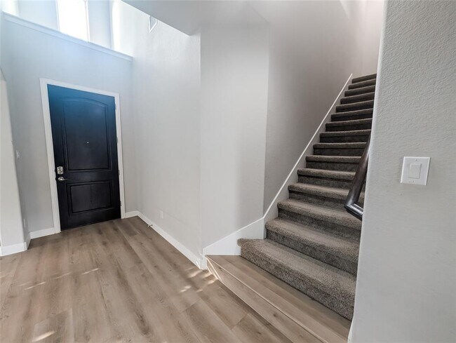 Building Photo - 3636 Mineral Dr
