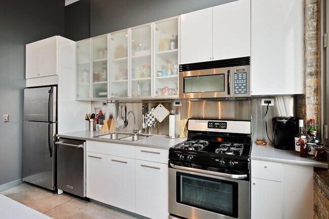 Building Photo - 700 N Washington Ave