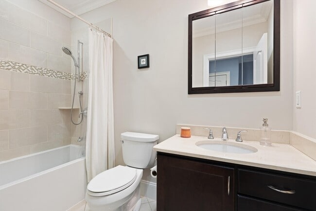 Building Photo - 16 Zamora St