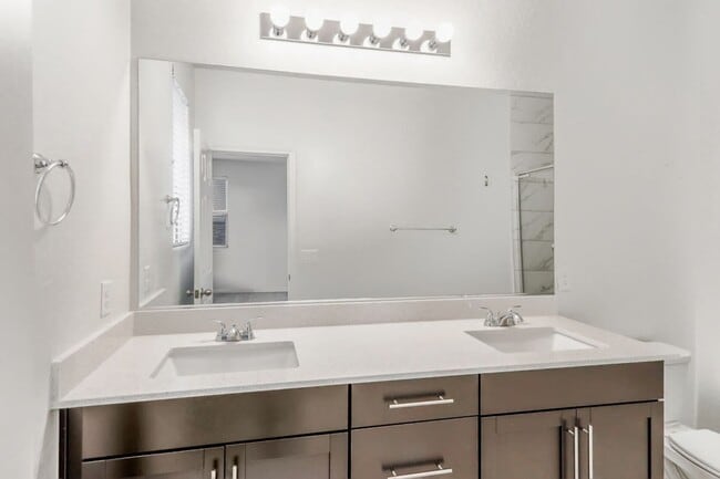 Building Photo - 3 Bed Nicely Upgraded Summerlin TownHome