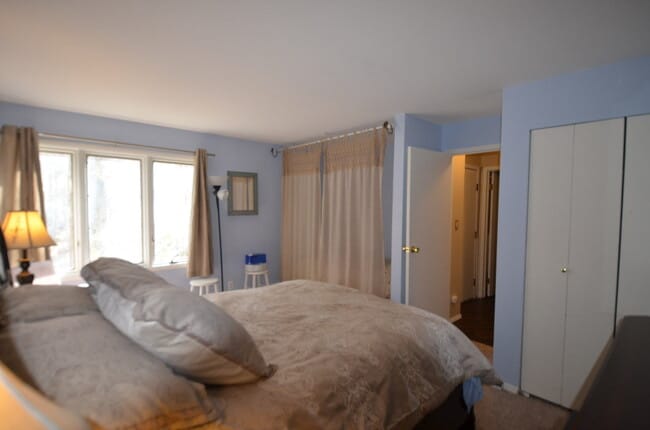 Building Photo - Warrior's Mark Condo!  Walk to town and on the bus route! Pet negotiable!