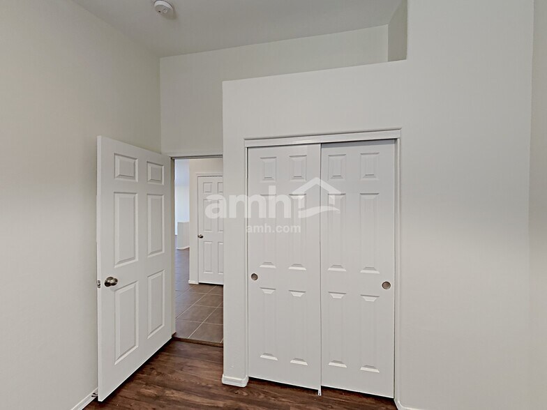 Building Photo - 13732 W Solano Dr