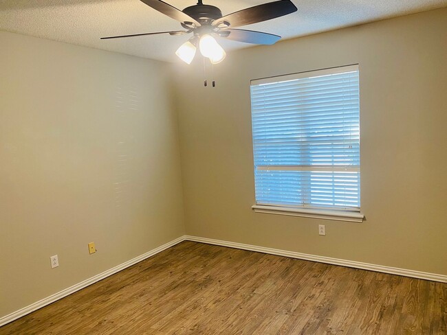 Building Photo - Pre-Leasing - 4 bed 2.5 bath - Frenship ISD