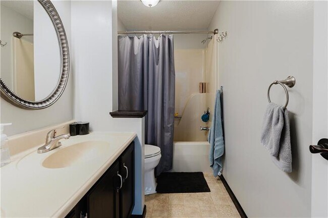 Building Photo - 446 Anna Marie Dr