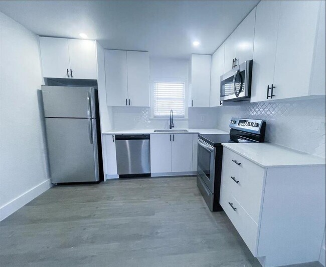 Building Photo - 110 E 30th St