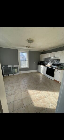 Building Photo - 208 Buckingham St