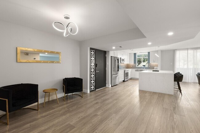 Building Photo - 6502 N Central Ave