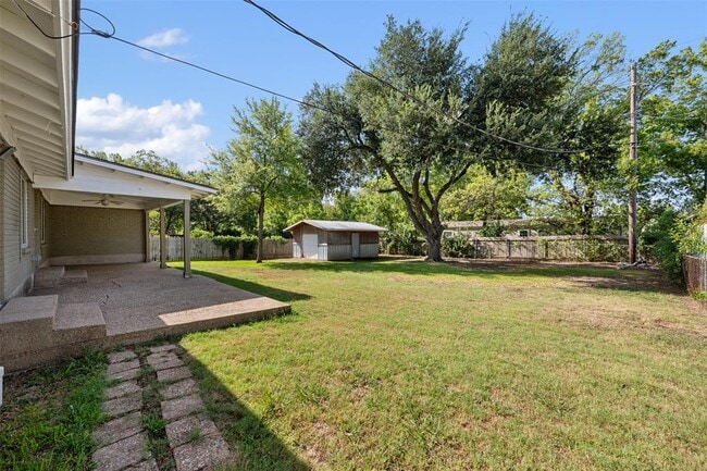 Building Photo - 2407 Harrowden Dr