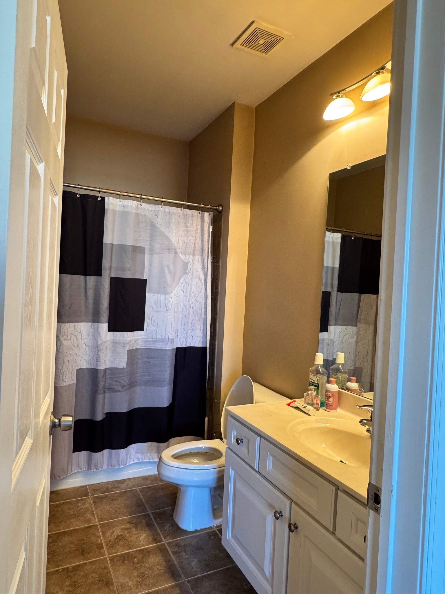 Full Bathroom - 813 Deluca Rd