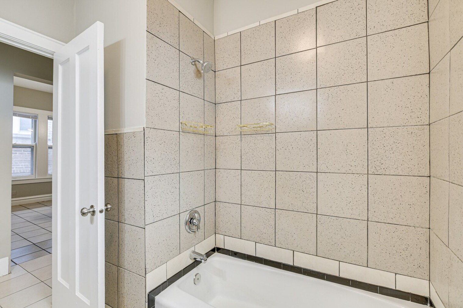 Building Photo - 6435 N Leavitt St