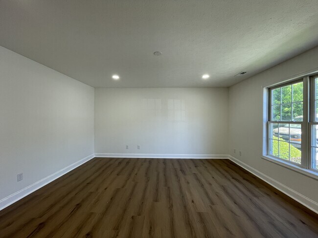 Building Photo - 3600 Old Forest Rd