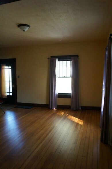 Building Photo - Eleventh St