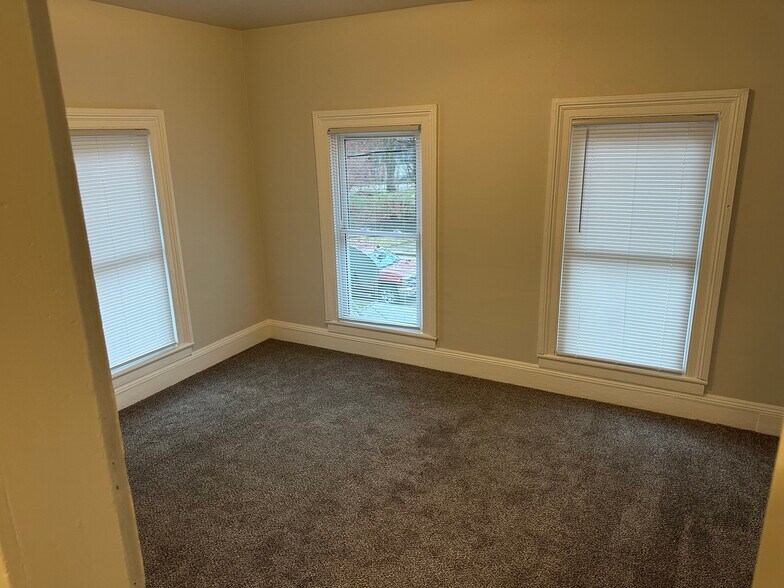 Building Photo - 317 Highland Ave