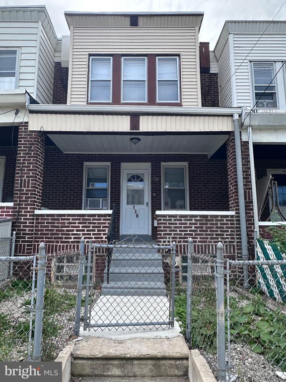 Building Photo - 136 W Clarkson Ave