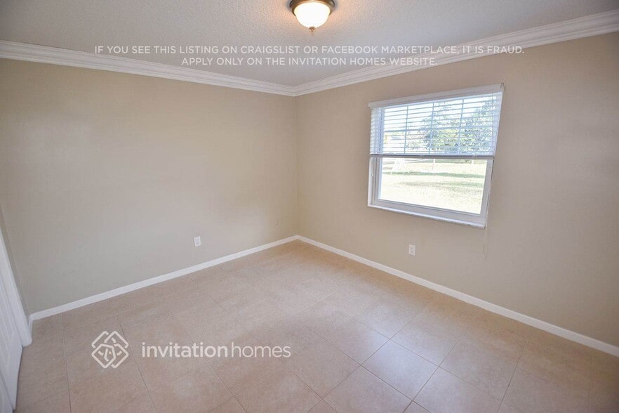 Building Photo - 1231 Essex Dr