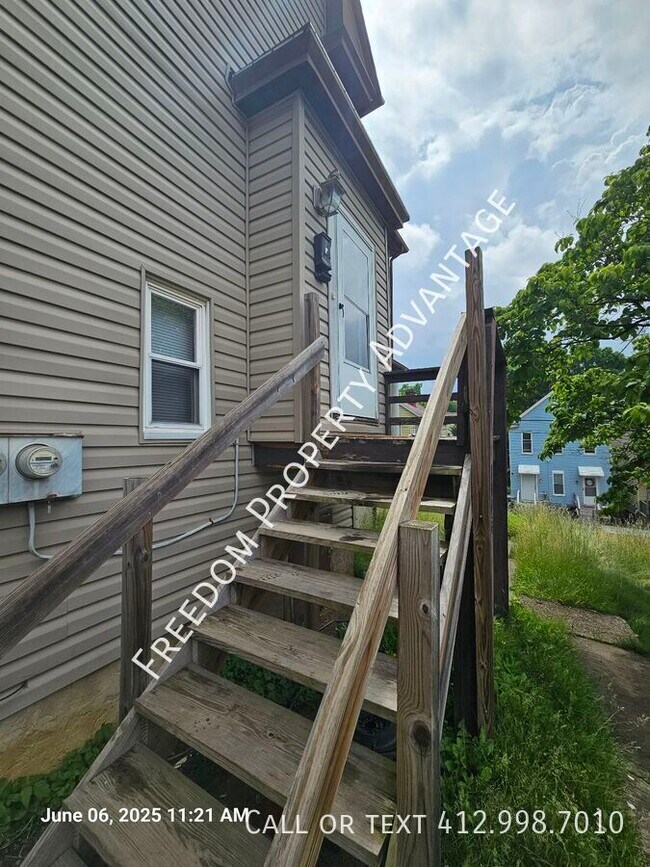 Building Photo - 130 Hall Ave