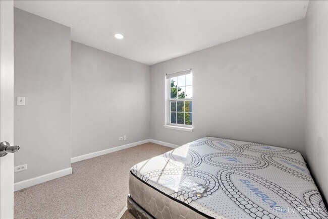 Building Photo - 1128 Bartholdi Ct
