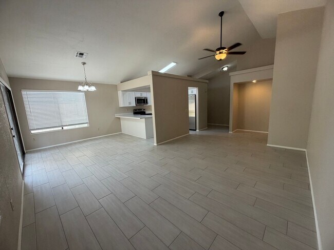 Building Photo - Newly Remodeled Glendale Home