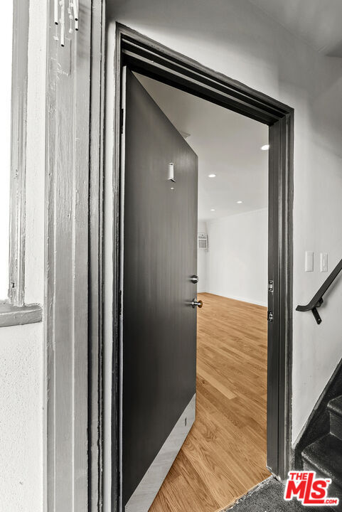 Building Photo - 1233 N Harper Ave