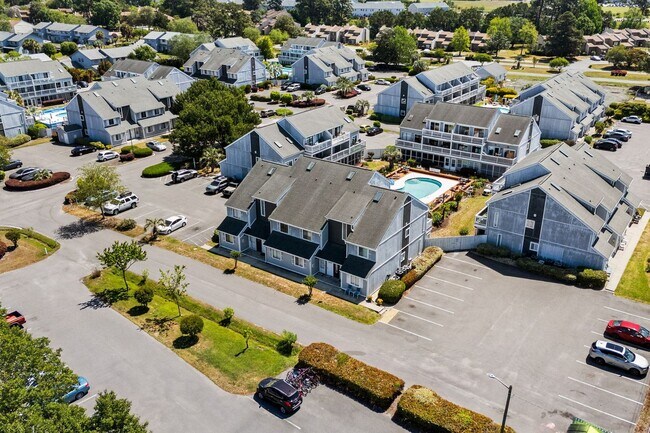Building Photo - 3700 Golf Colony Ln