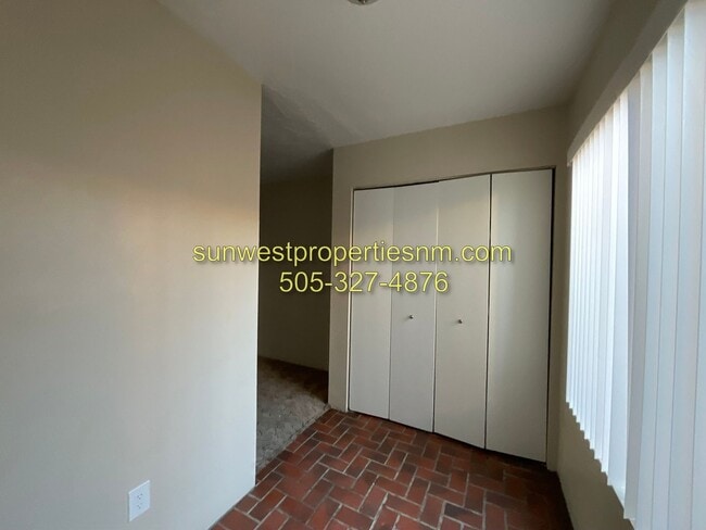 Building Photo - 2 Bedroom, 1.5 Bathroom with Garage