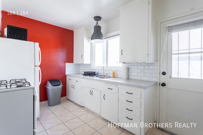 Building Photo - 12423 1/2 Chandler Blvd