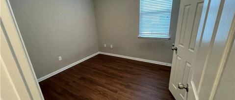 Building Photo - 303 Eagle Brook Ln