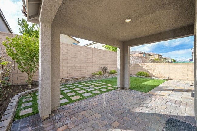 Building Photo - Green Valley!! Gated!! 4 Bedrooms!! Bed & Bath Downstairs!!  TANKLESS WATER HEATER!!! Covered pat...