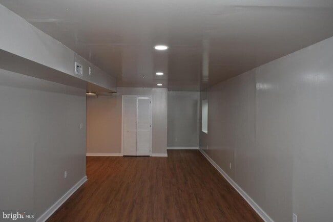 Building Photo - 120 Shiningfield Ct