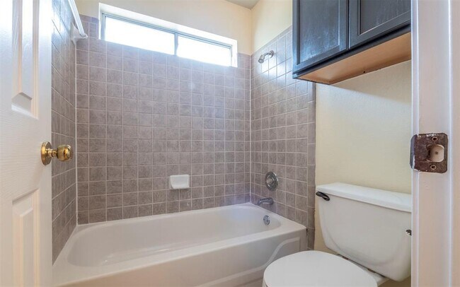 Building Photo - 2814 Bluejay Dr