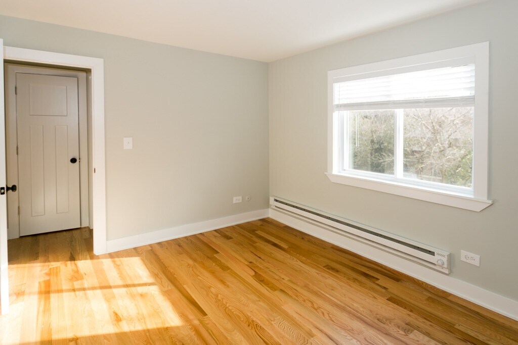 Building Photo - 727 Elm Pl