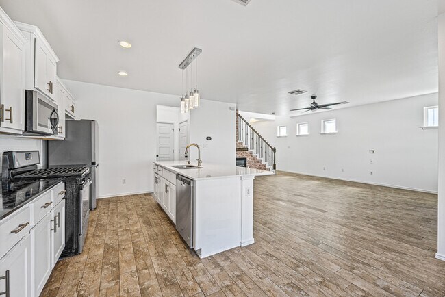 Building Photo - 3651 Sandy Brook Dr