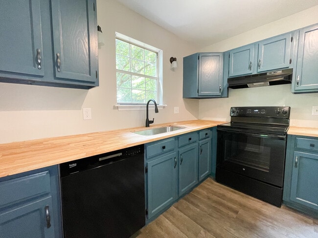 Building Photo - 437 Kingshead Ct
