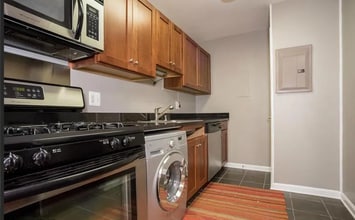 Building Photo - 3109 Naylor Rd SE